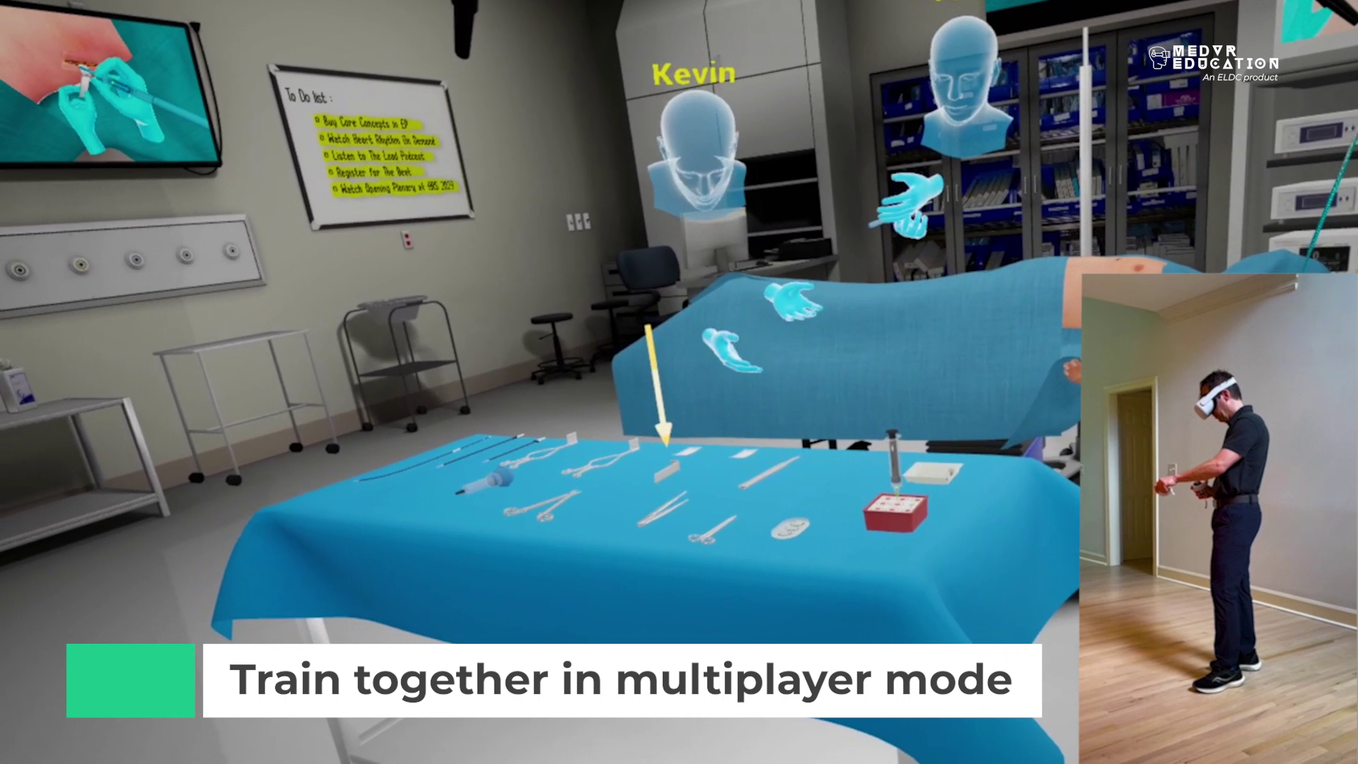 Displaying multiplayer mode training in VR for an electrophysiology procedure
